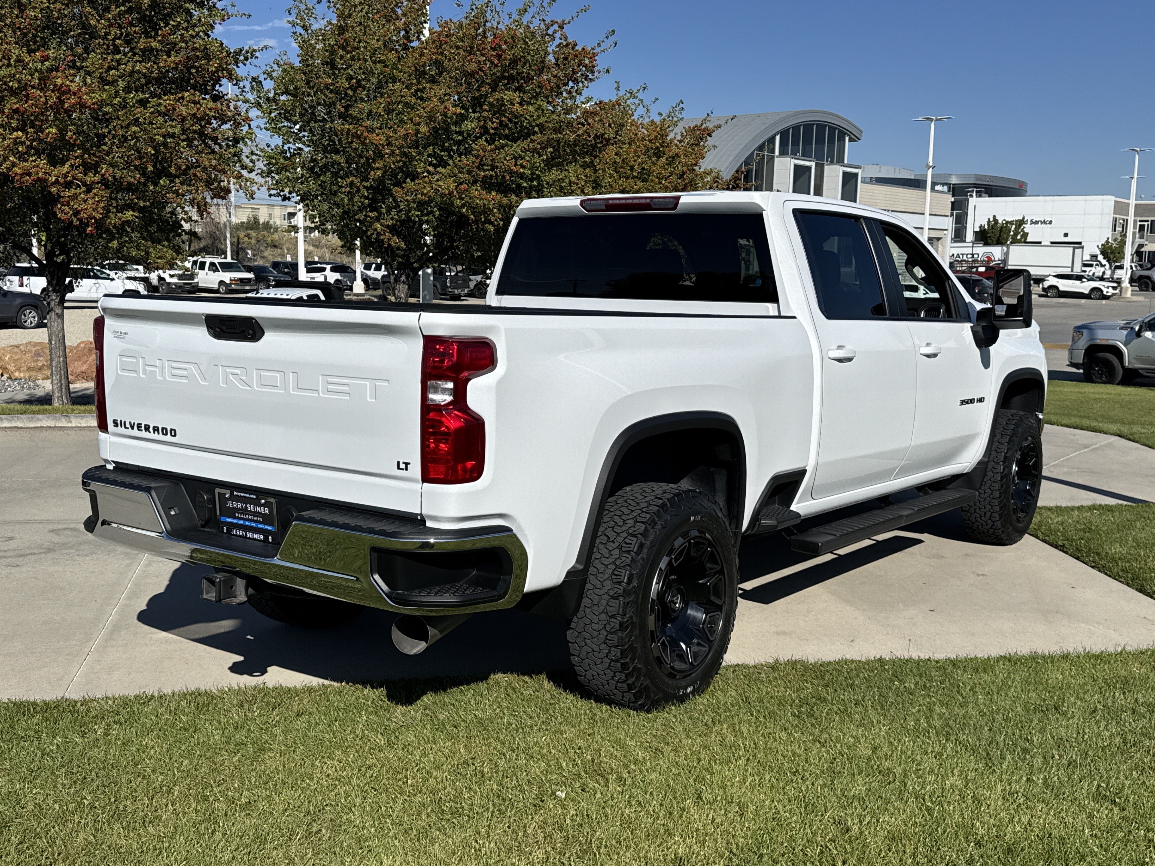 Used 2022 Chevrolet Silverado 3500 LT AWD/4WD image 5