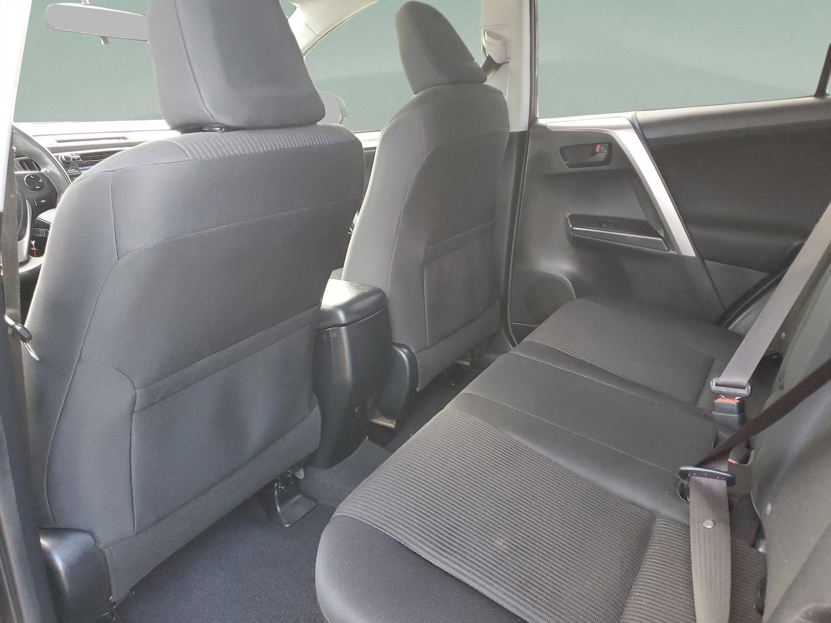 Used 2016 Toyota RAV4 LE image 7