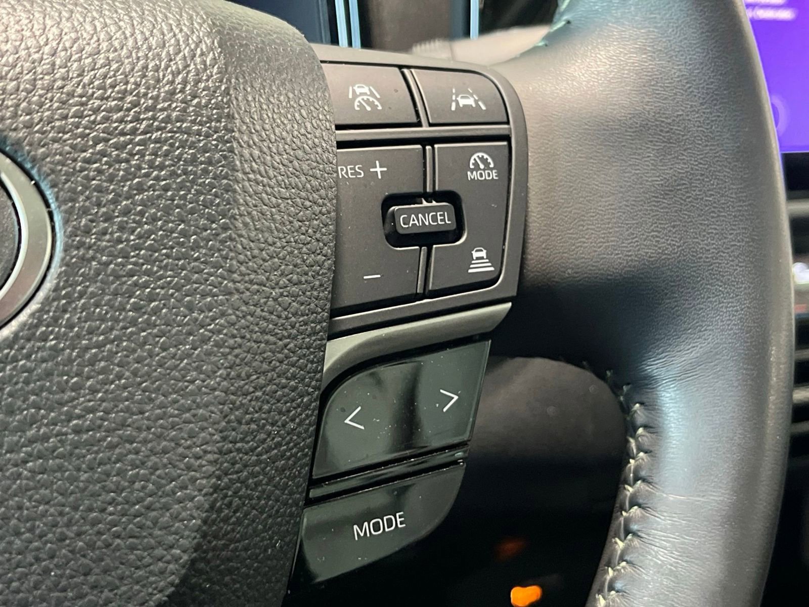 Used 2025 Toyota Camry XLE AWD/4WD image 30
