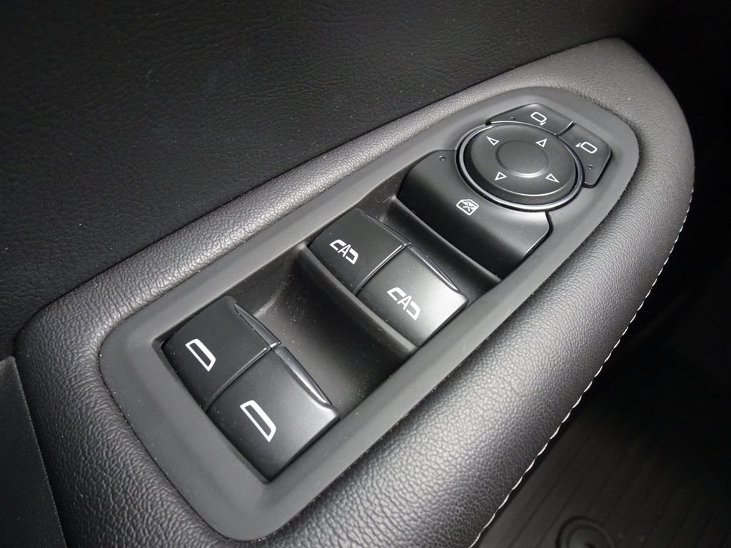 Certified 2024 Cadillac XT5 Luxury w/ LPO, Floor Liner Package AWD/4WD image 21