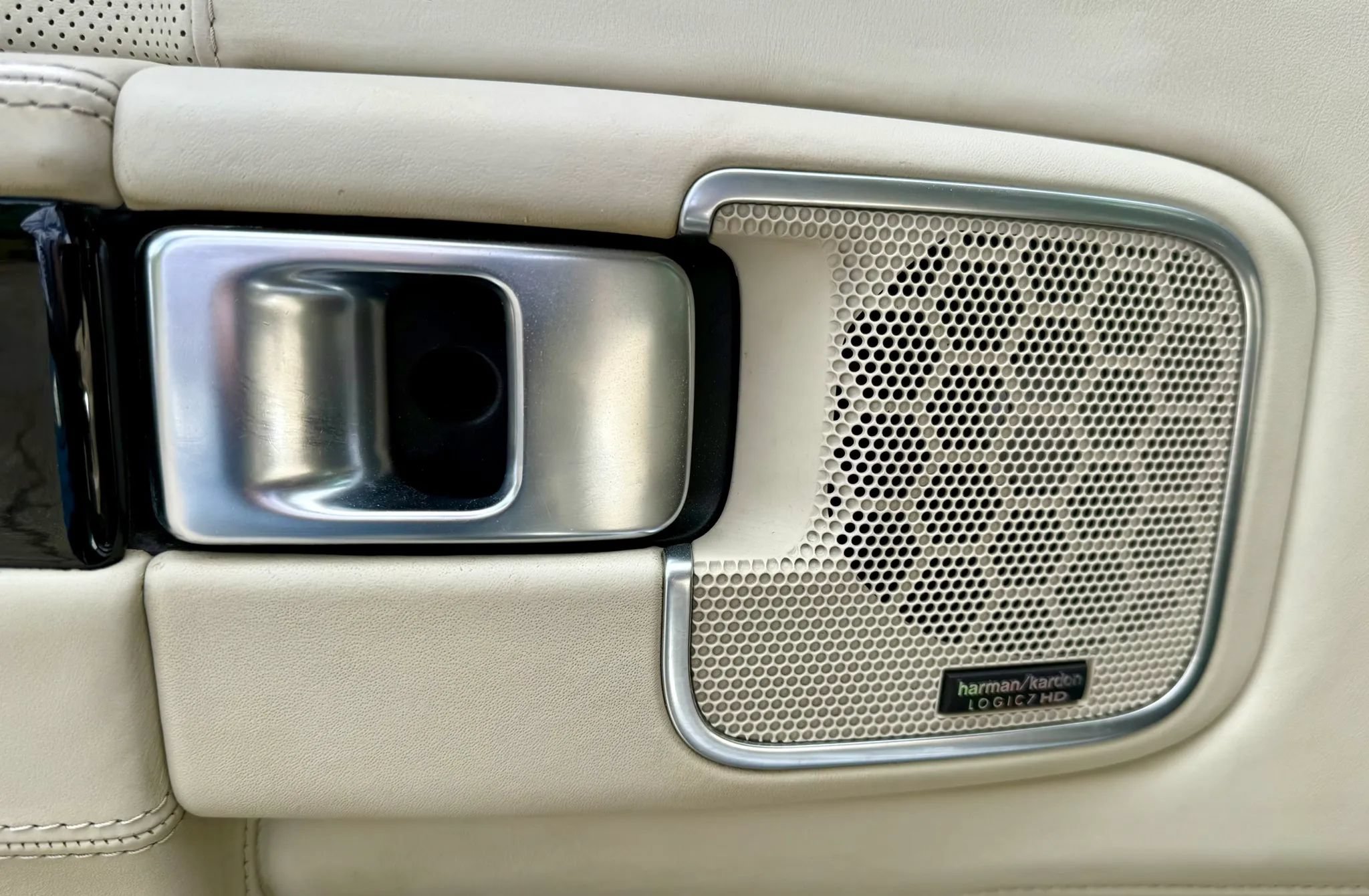 Used 2011 Land Rover Range Rover Autobiography AWD/4WD image 21