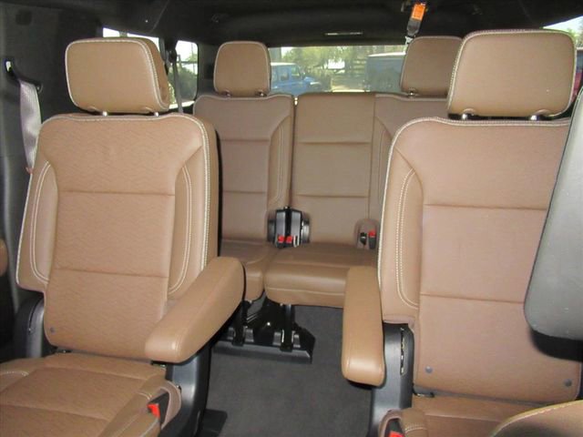 Used 2024 Chevrolet Suburban High Country w/ Advanced Technology Package image 19