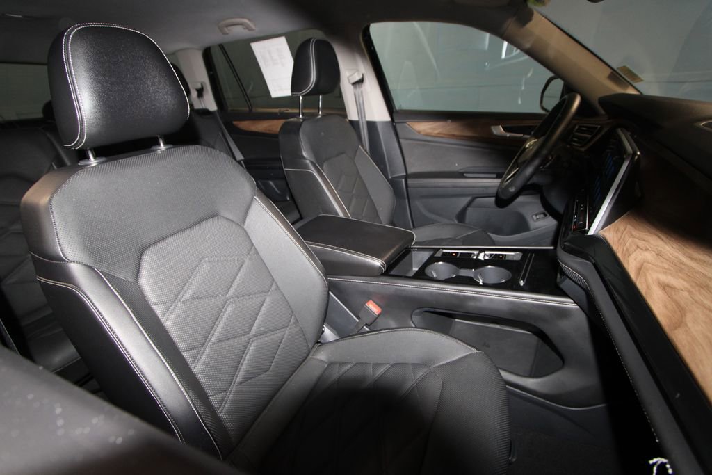 Used 2025 Volkswagen Atlas SE image 18
