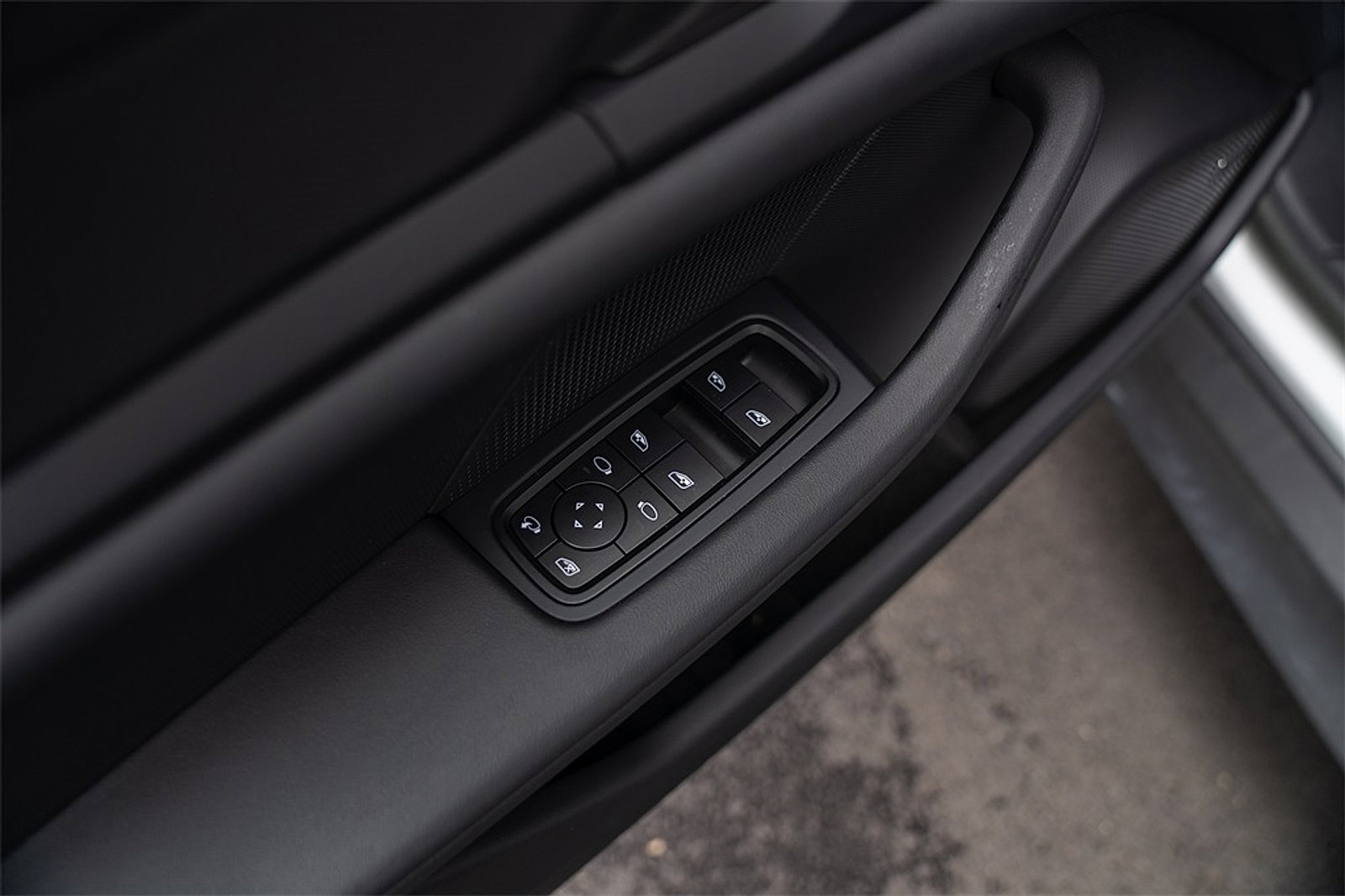 Certified 2023 Porsche Taycan image 16