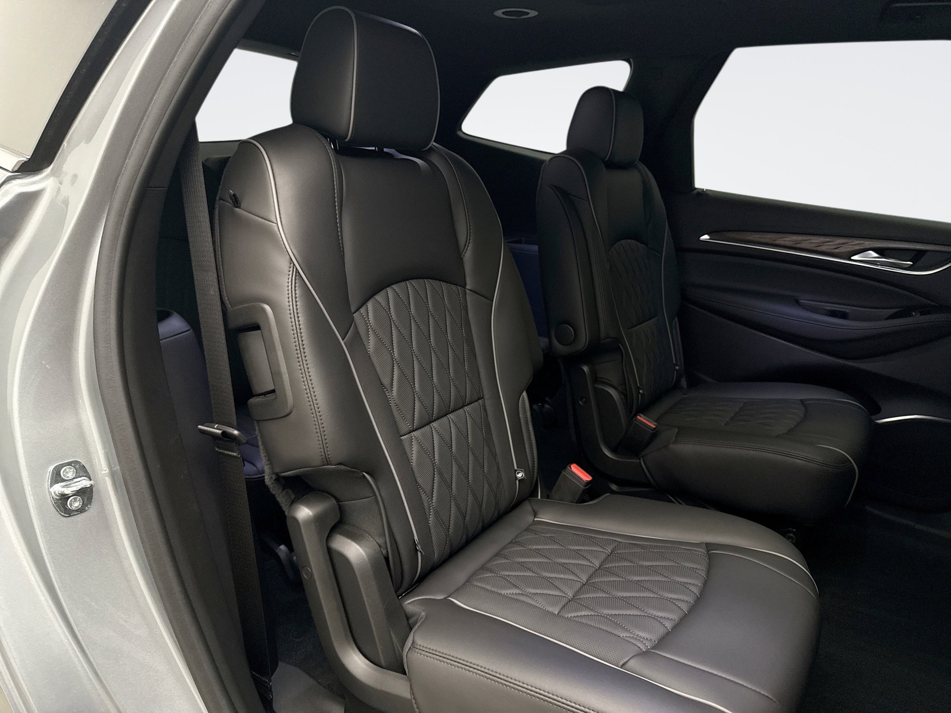 Used 2023 Buick Enclave Avenir w/ Avenir Technology Package AWD/4WD image 19