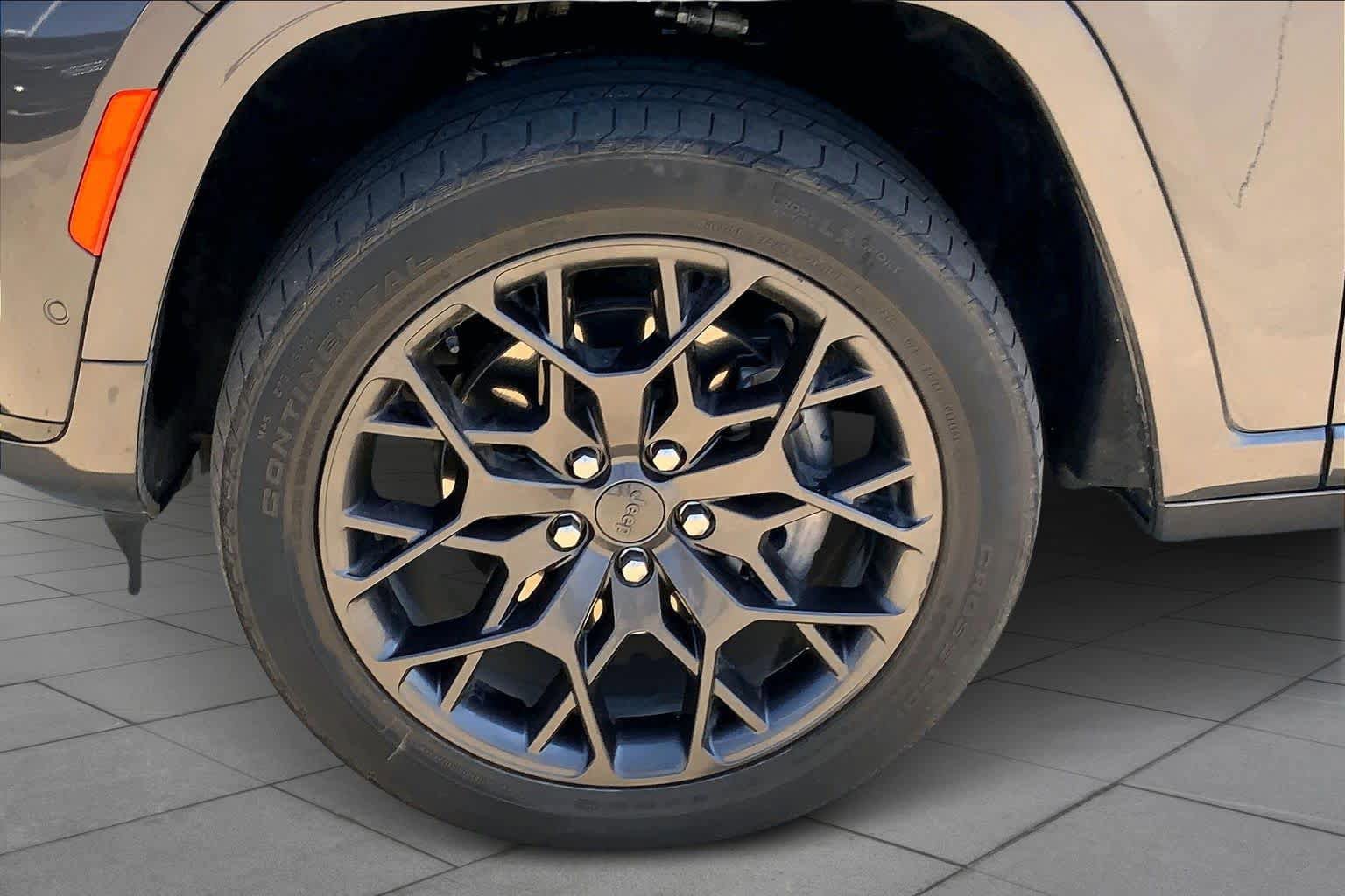 Used 2024 Jeep Grand Cherokee L Summit w/ High Altitude Package image 10