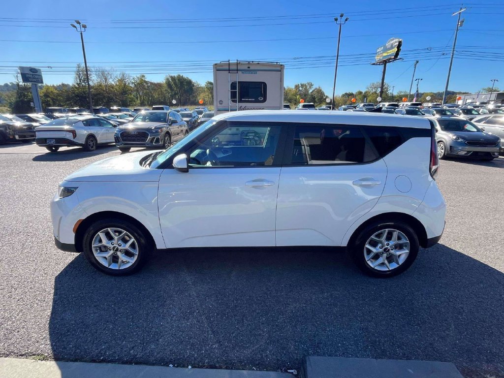 Used 2023 Kia Soul LX w/ LX Technology Package FWD image 28