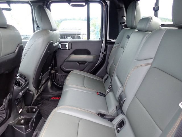 Used 2025 Jeep Gladiator Mojave AWD/4WD image 12