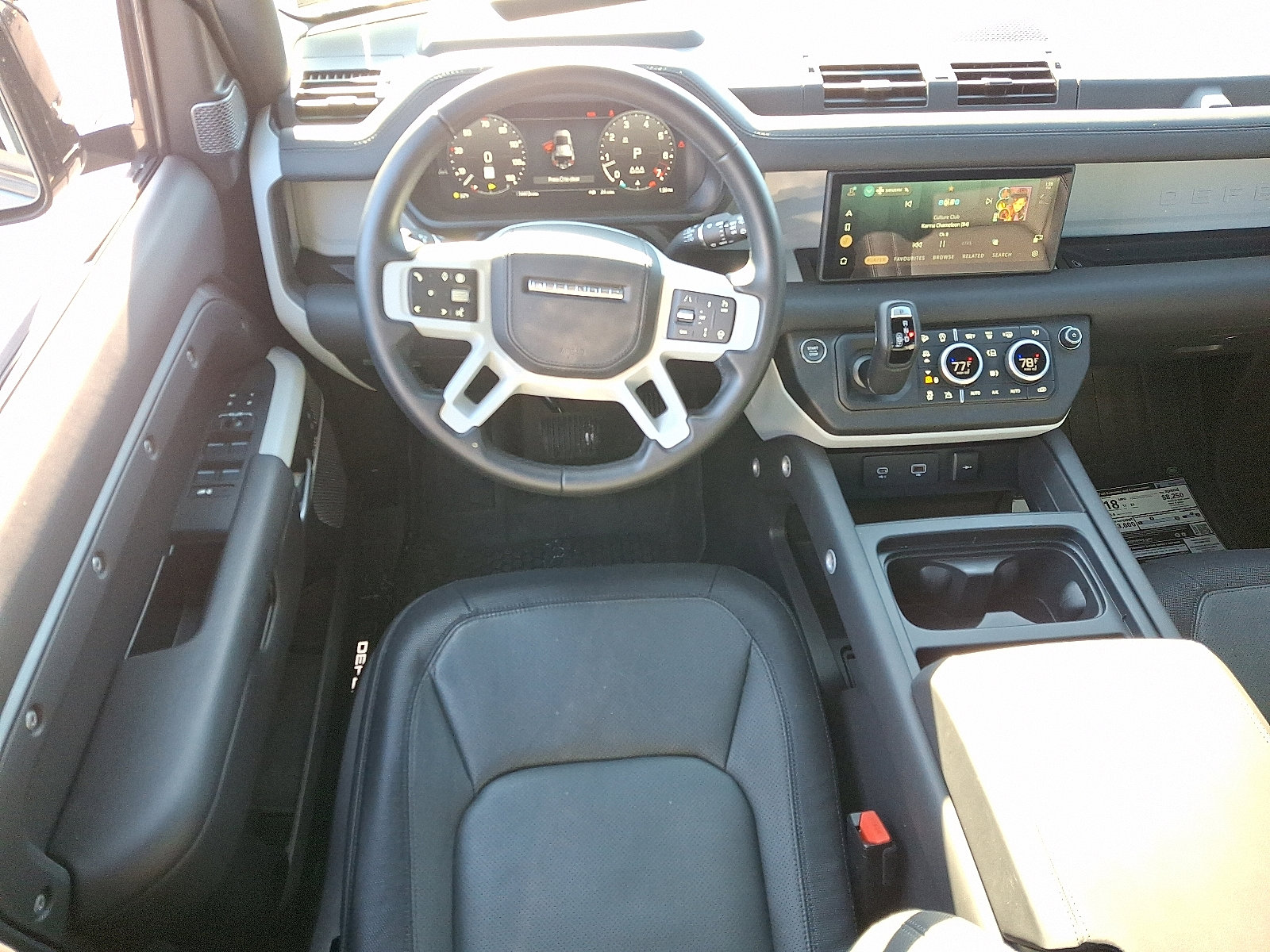 Used 2024 Land Rover Defender 110 X-Dynamic SE image 11