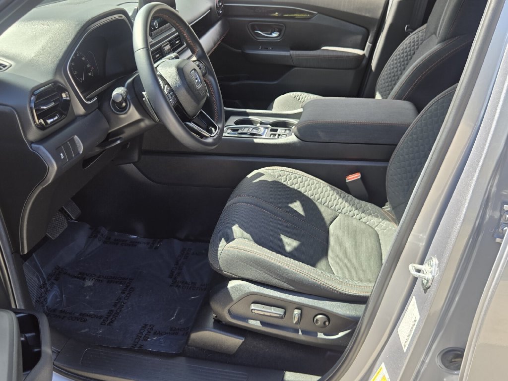 Certified 2025 Honda Pilot Sport image 11