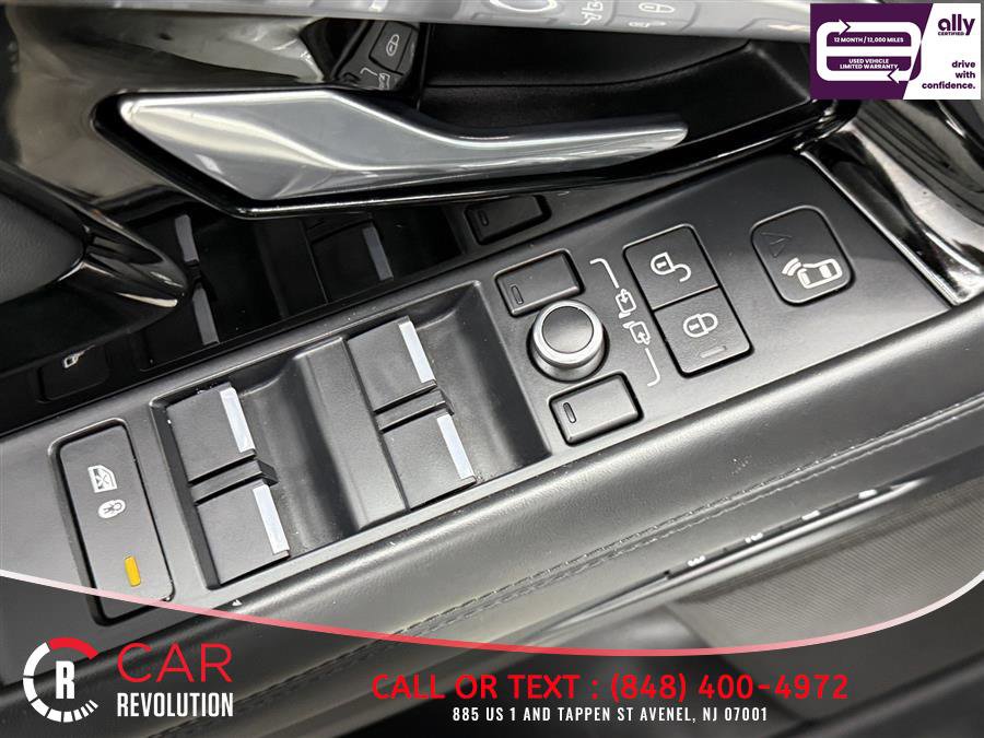 Used 2020 Land Rover Range Rover Evoque SE image 40