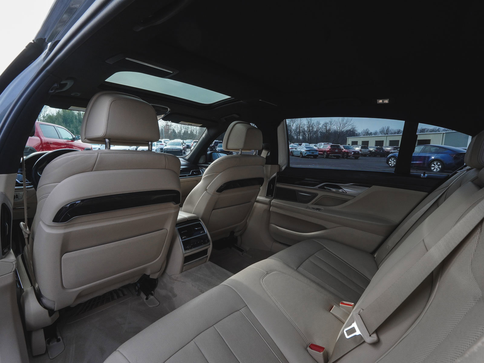 Used 2017 BMW 740i image 34