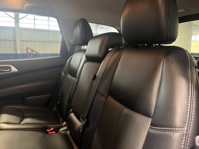 Used 2020 Nissan Pathfinder SL image 17