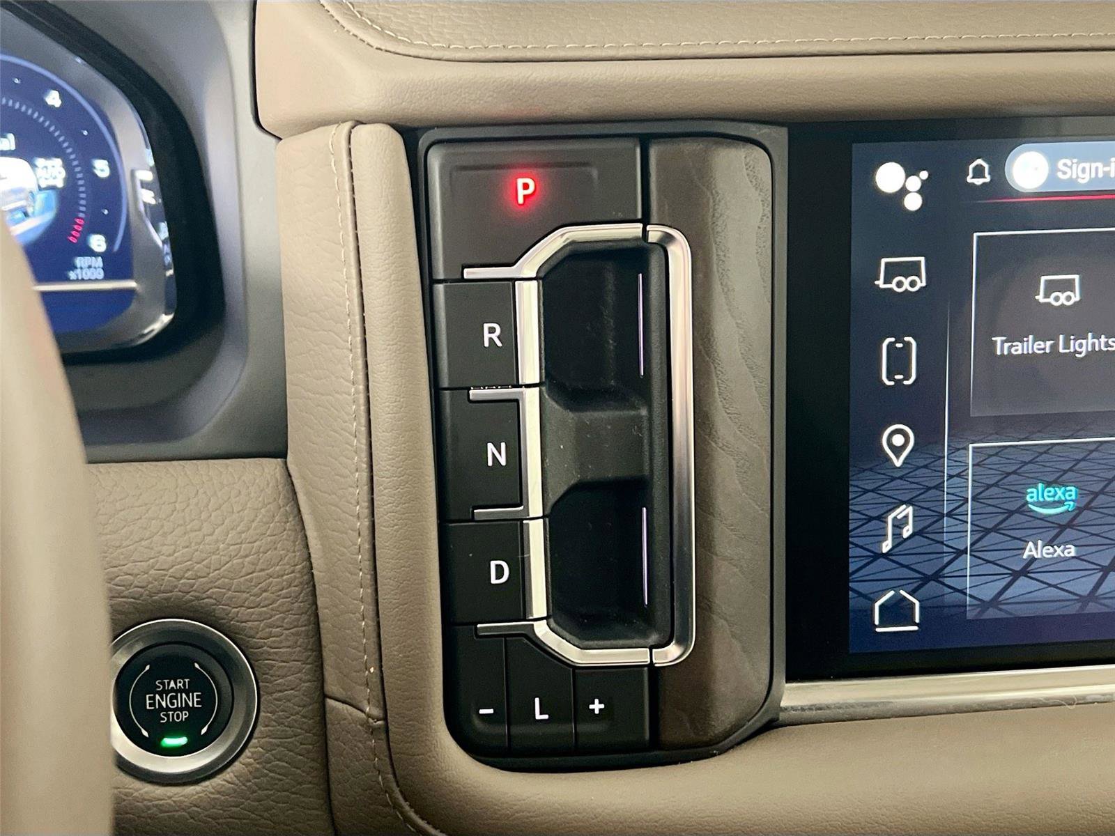 Used 2024 GMC Yukon XL Denali AWD/4WD image 17