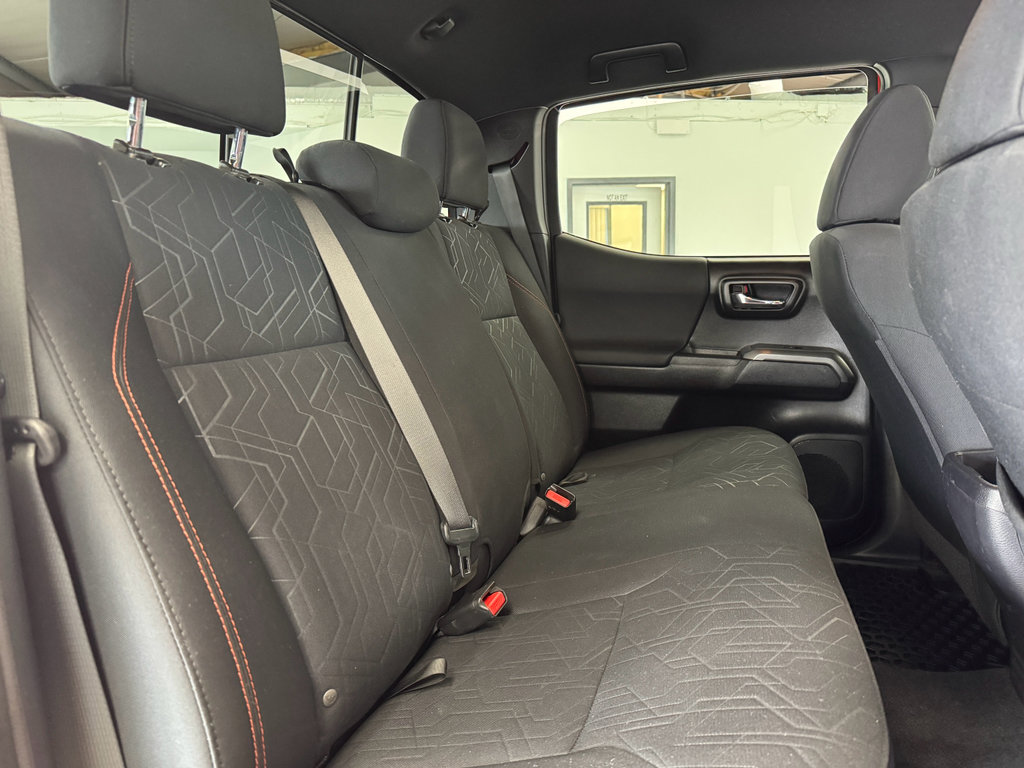 Used 2017 Toyota Tacoma TRD Sport AWD/4WD image 29