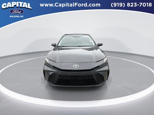 Used 2025 Toyota Camry LE image 3