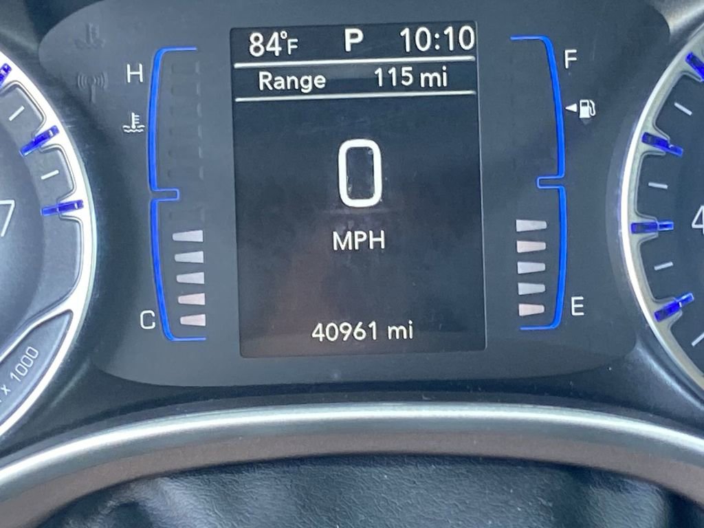 Used 2022 Chrysler Voyager LX FWD image 8