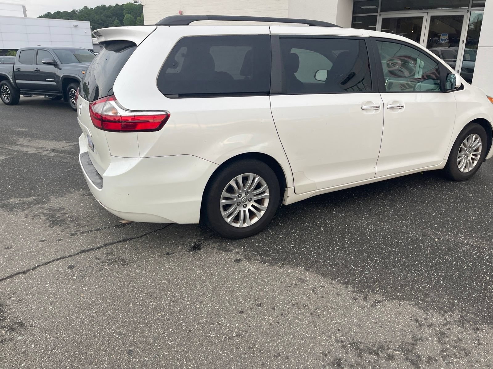 Used 2016 Toyota Sienna XLE FWD image 12