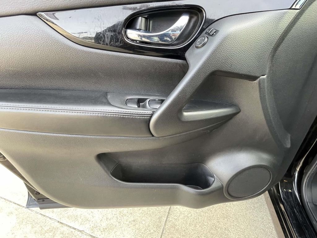 Used 2019 Nissan Rogue Sport SV image 15