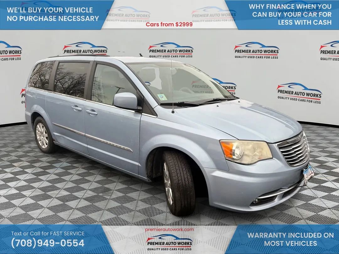 Used 2013 Chrysler Town & Country Touring image 3