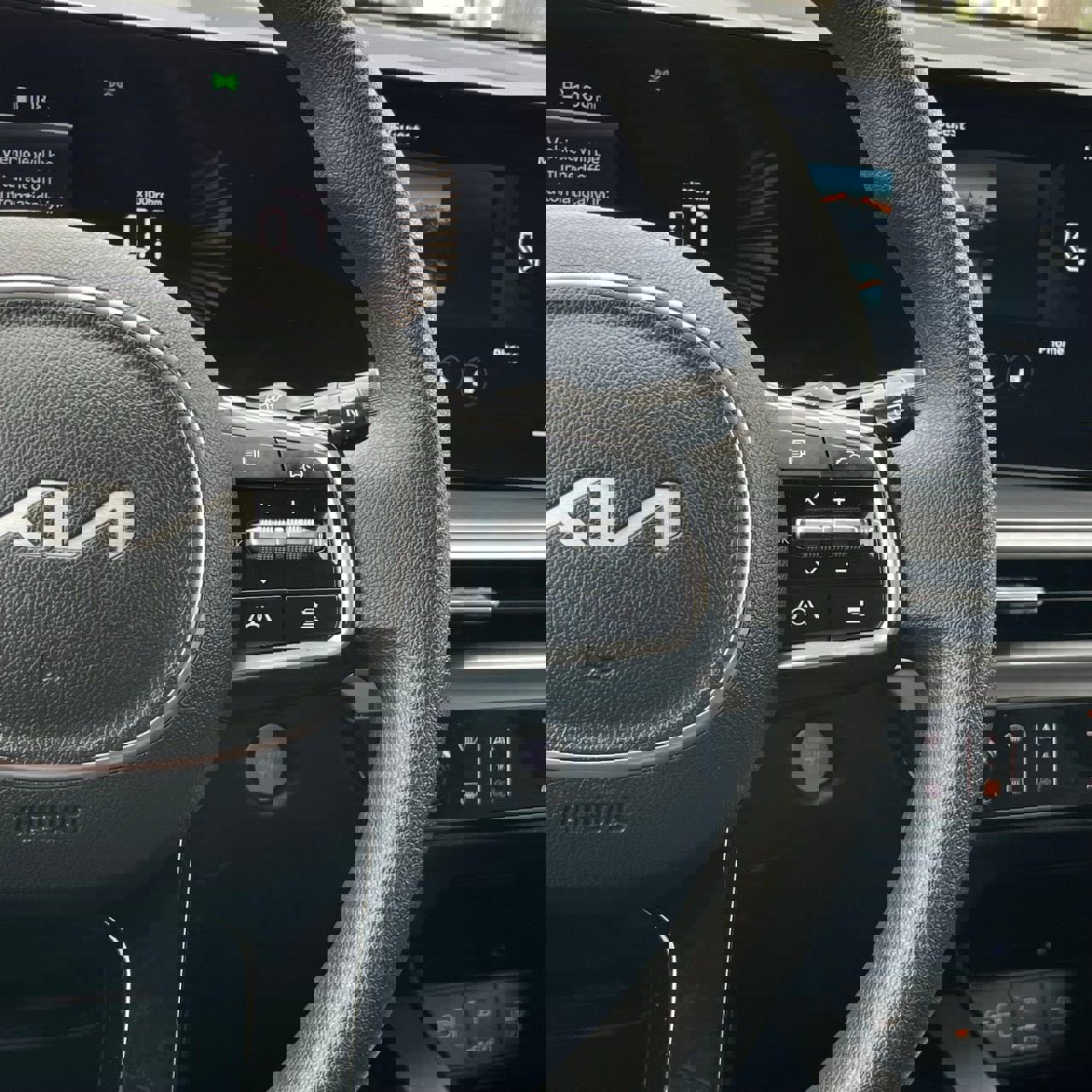 Used 2025 Kia Sorento LX image 14