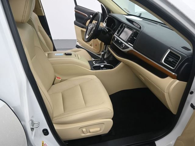 Used 2019 Toyota Highlander Limited image 18
