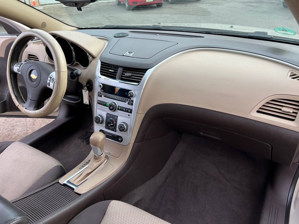 Used 2011 Chevrolet Malibu LS image 22