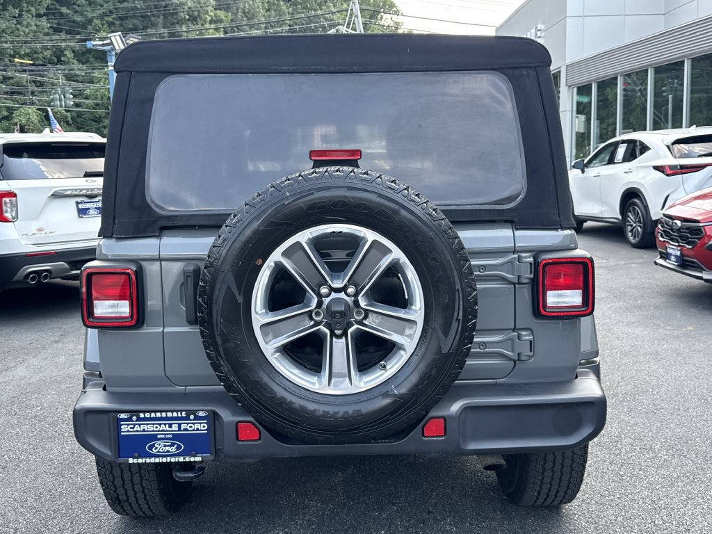 Used 2021 Jeep Wrangler Unlimited Sahara AWD/4WD image 5