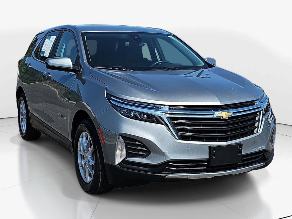 Used 2023 Chevrolet Equinox LT image 2