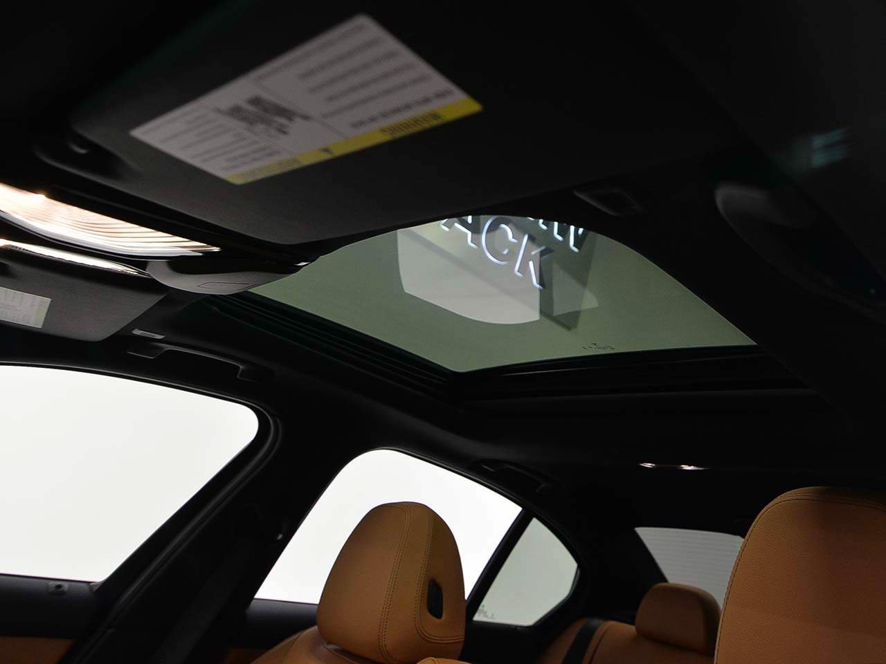 Used 2024 BMW 330i Sedan w/ M Sport Package RWD image 7