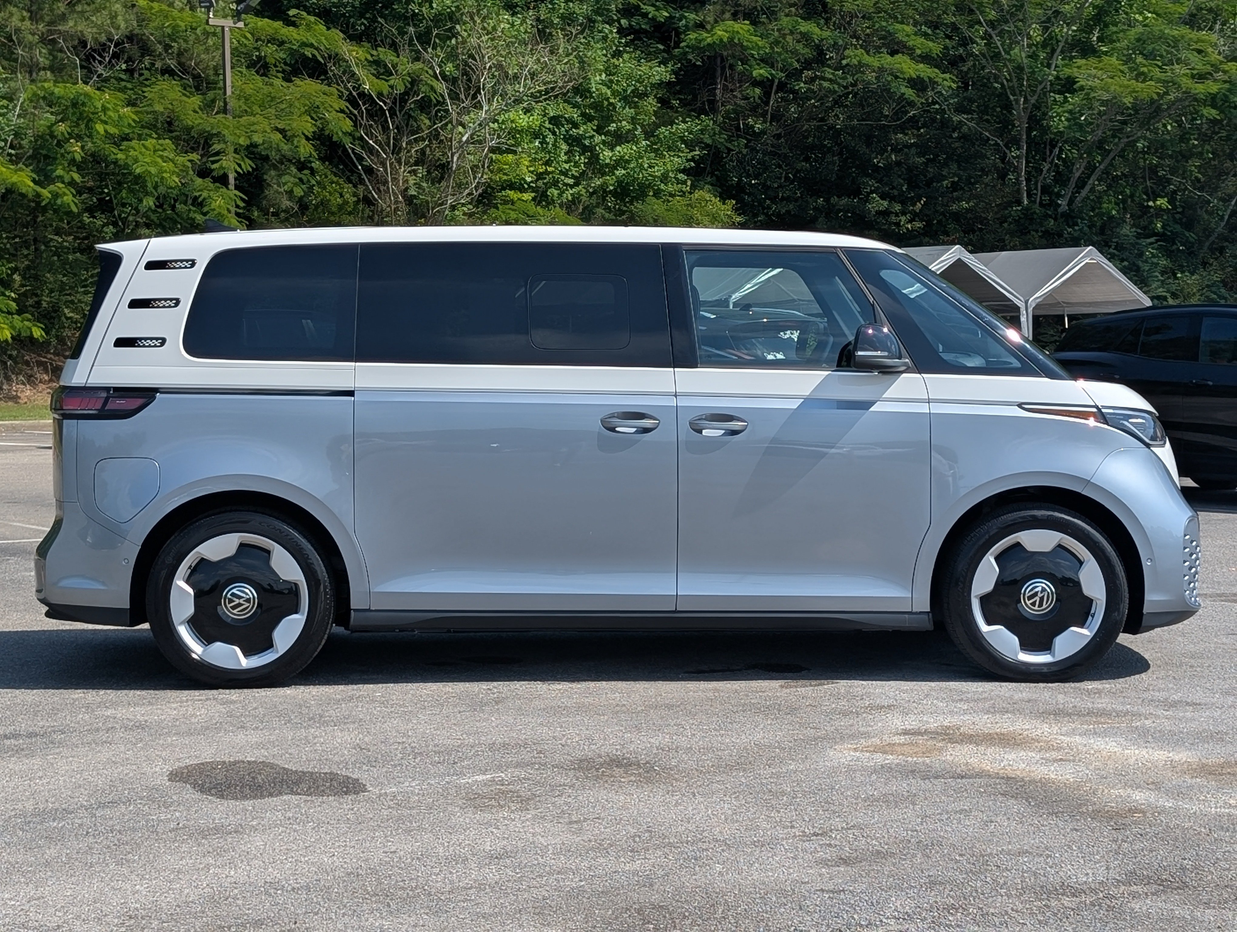 Used 2025 Volkswagen ID. Buzz Pro S Plus RWD image 10