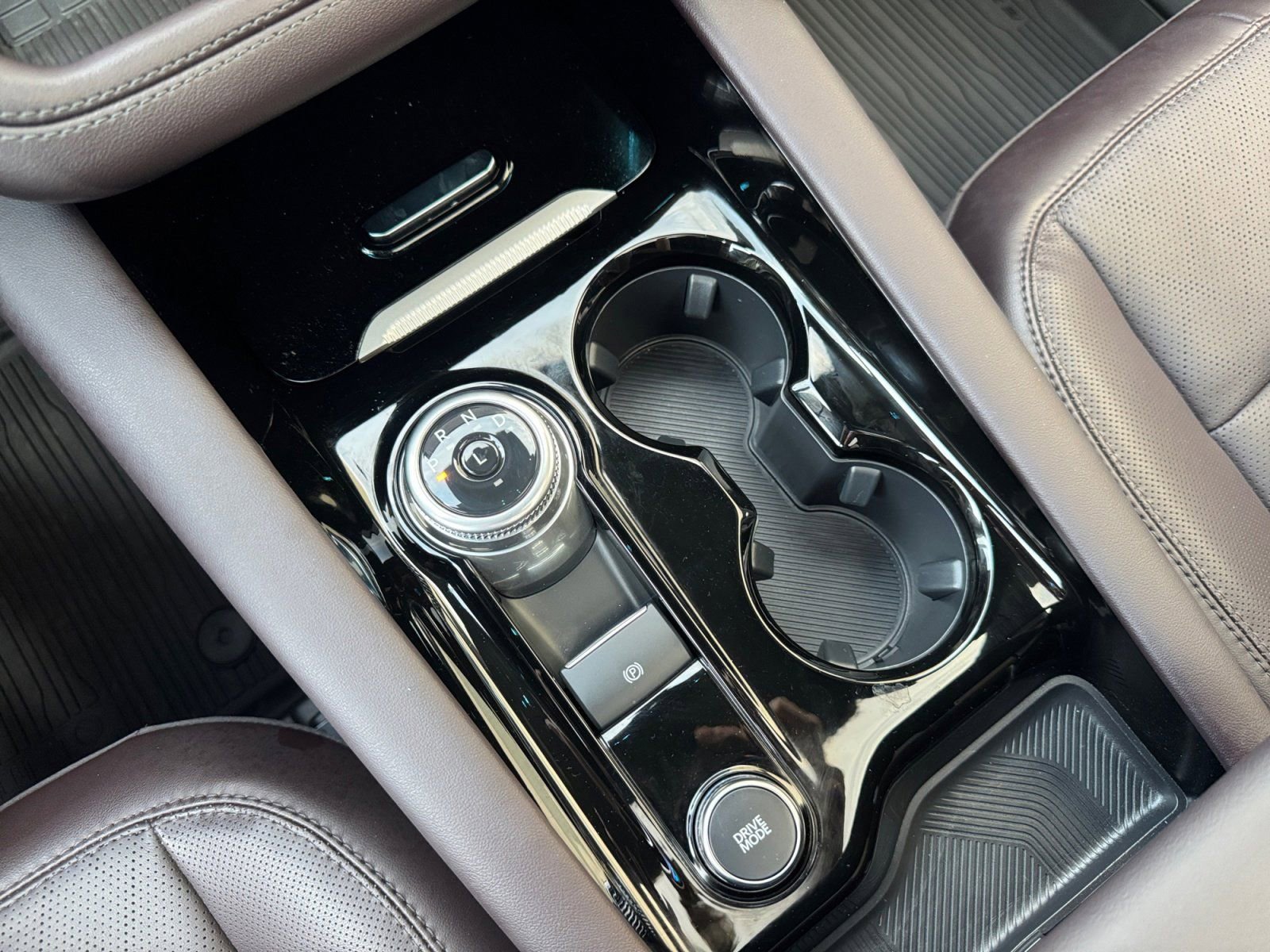 Used 2025 Ford Explorer Platinum image 24