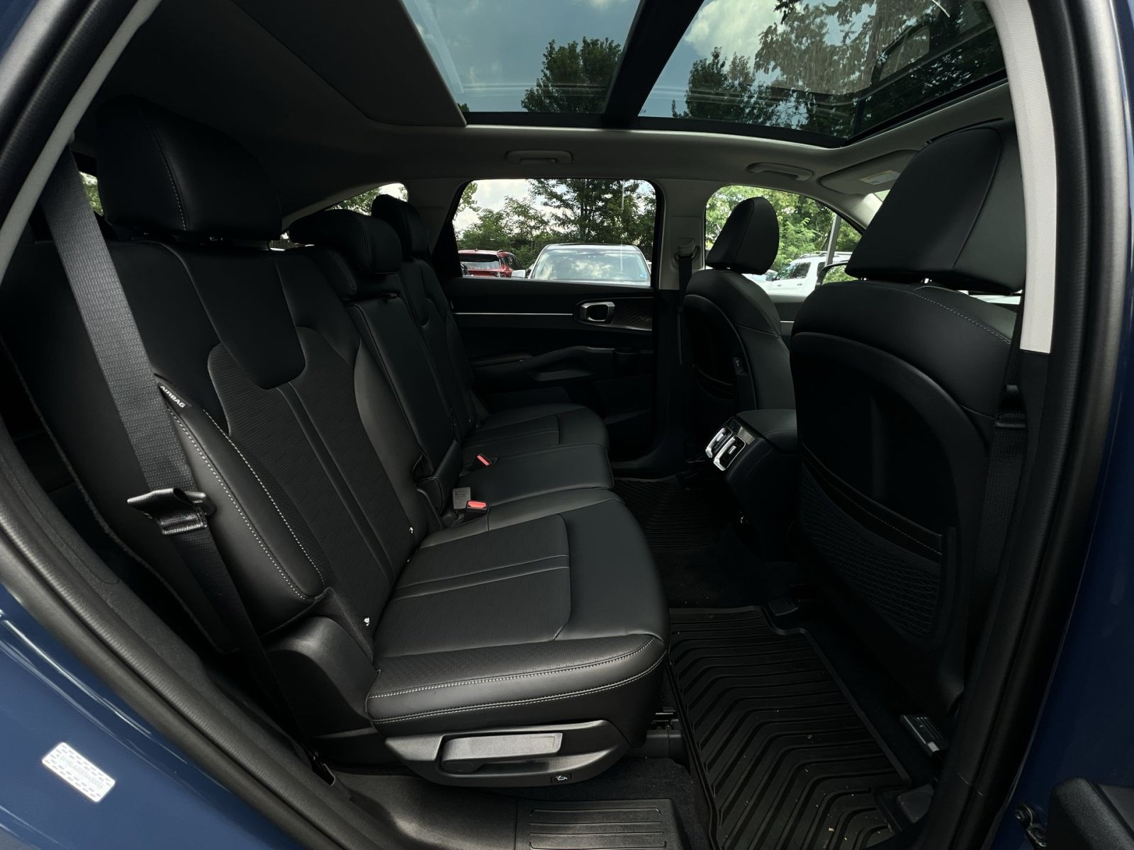 New 2026 Kia Sorento S w/ S Panoramic Sunroof Package FWD image 33