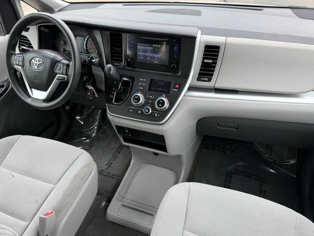 Used 2017 Toyota Sienna L FWD image 26