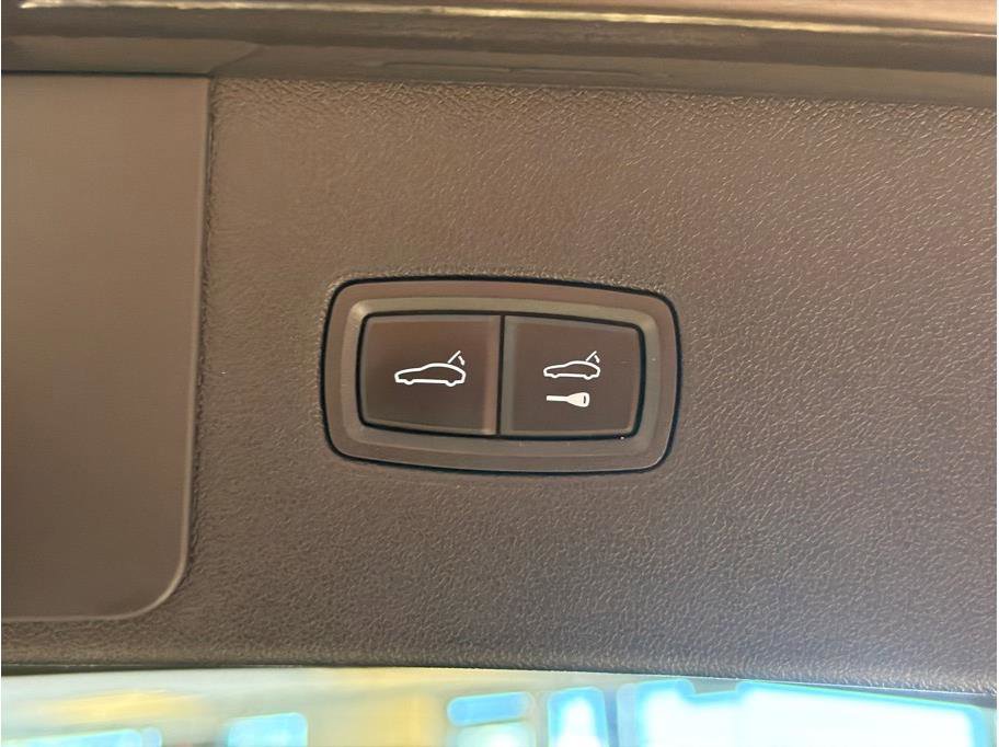 Used 2022 Porsche Cayenne Platinum Edition image 34