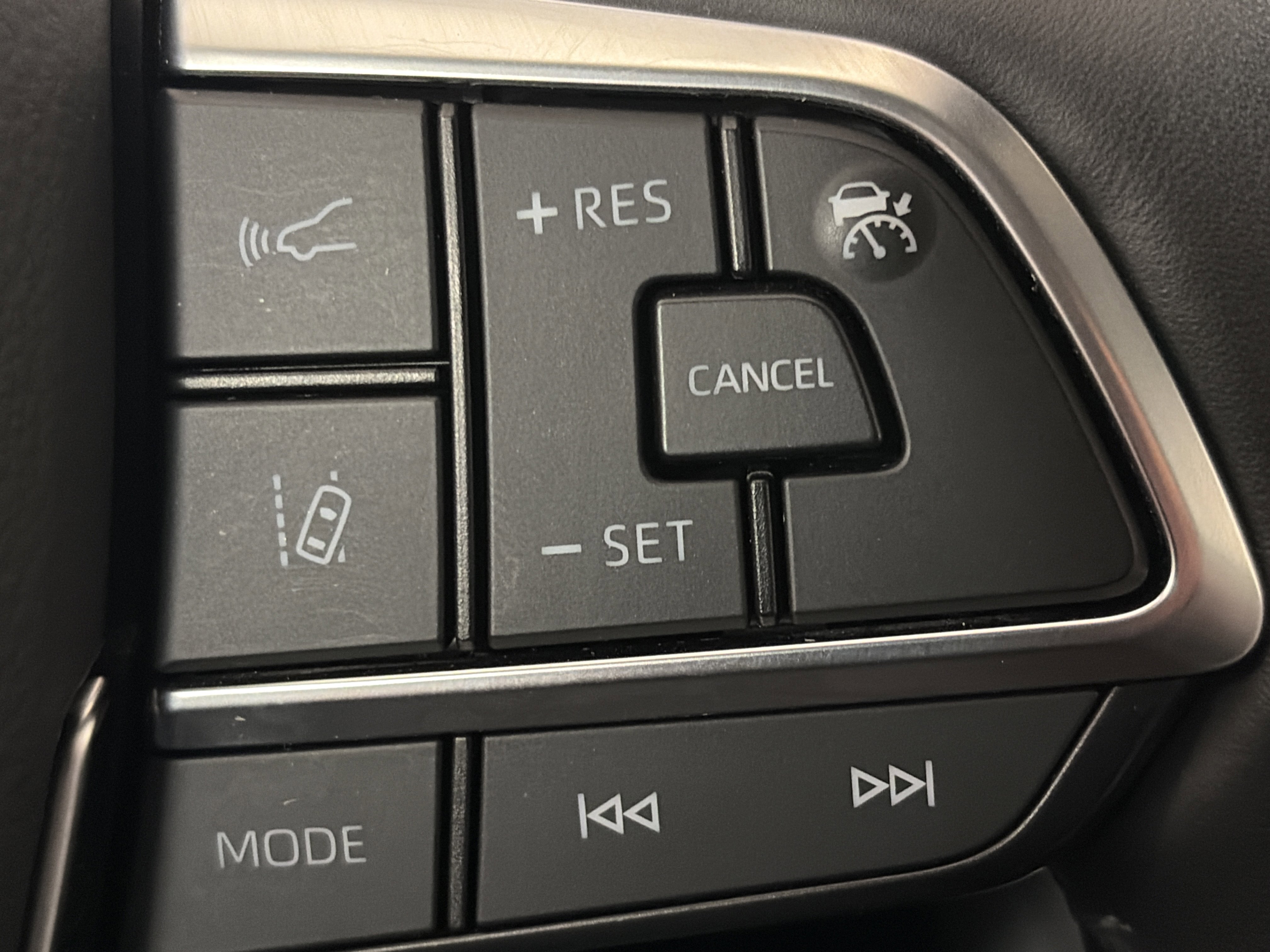 Used 2020 Toyota Highlander XLE image 18