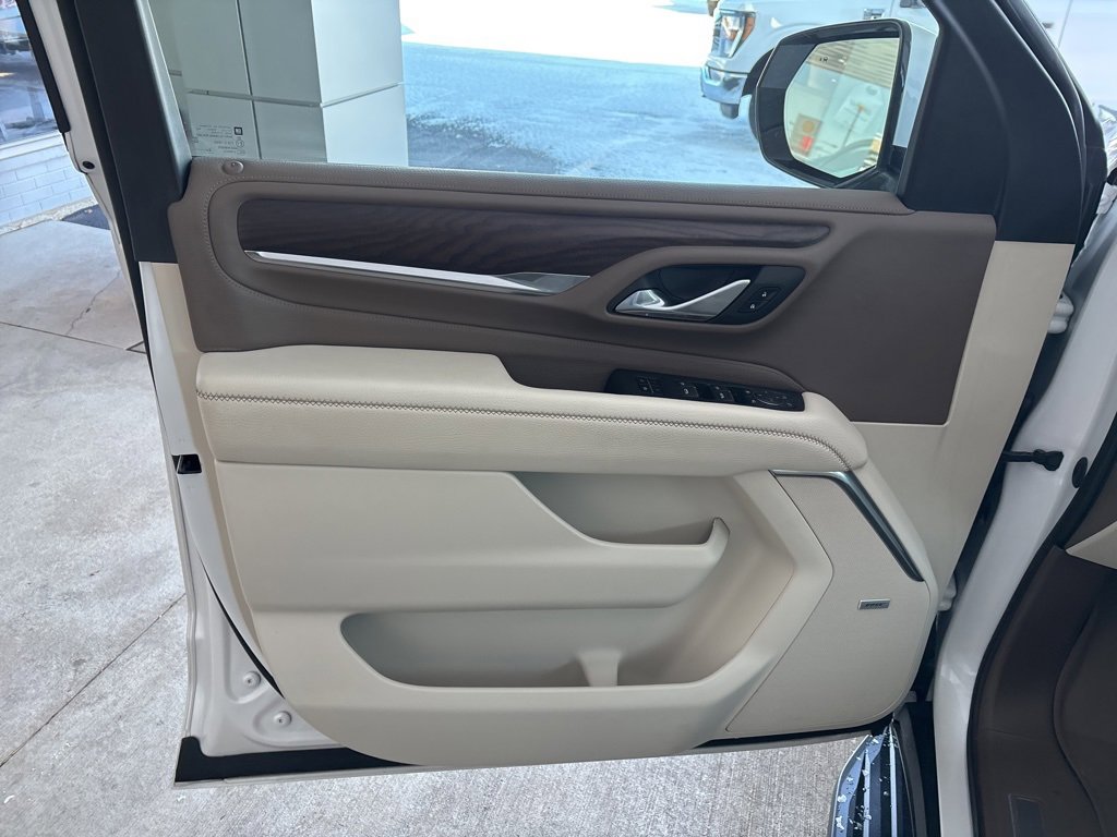 Used 2023 GMC Yukon XL Denali w/ Advanced Technology Package image 6