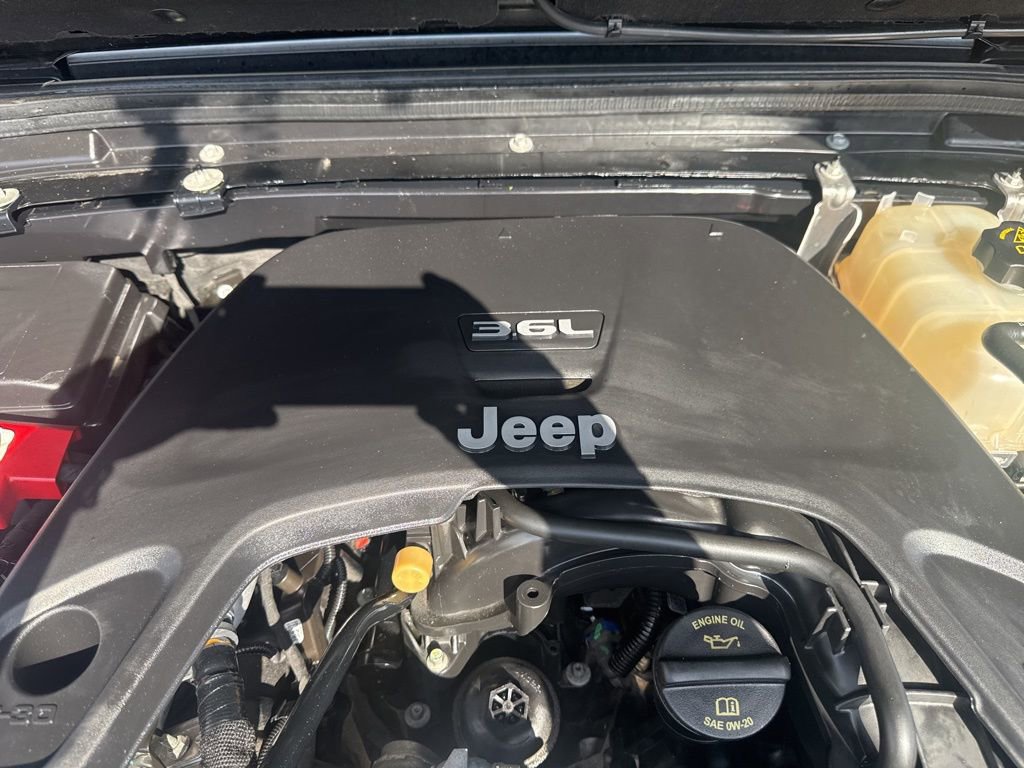 Used 2021 Jeep Wrangler Unlimited Sahara image 40