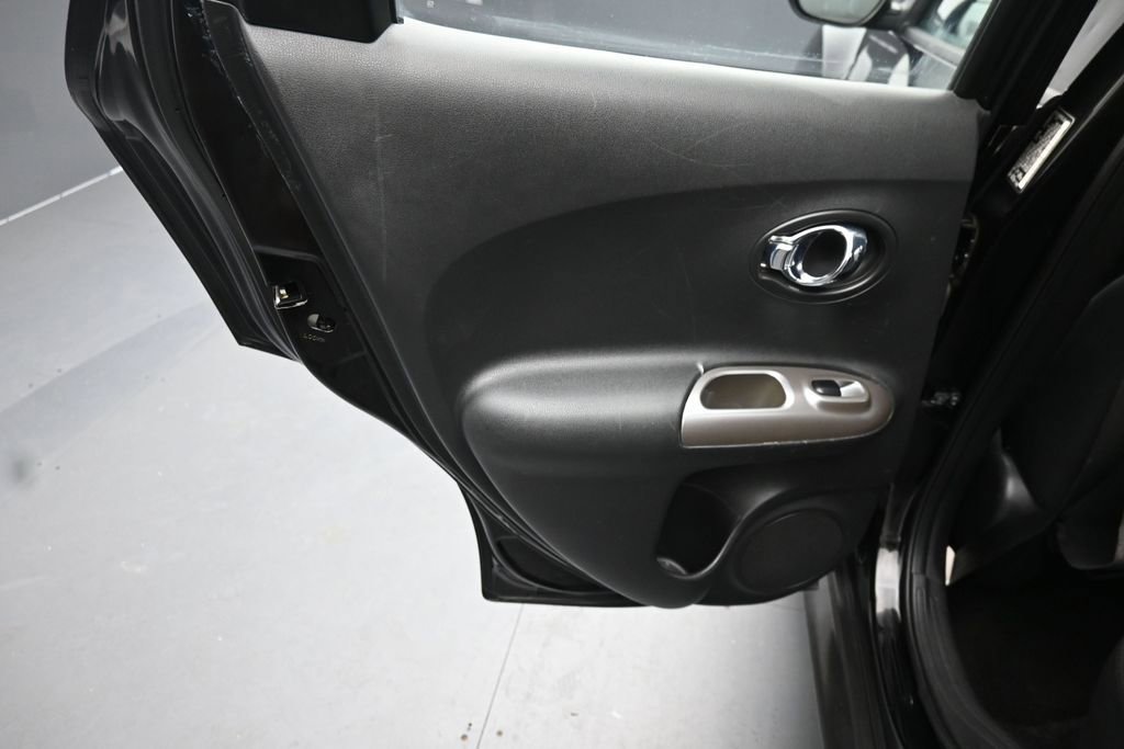 Used 2014 Nissan Juke S FWD image 17