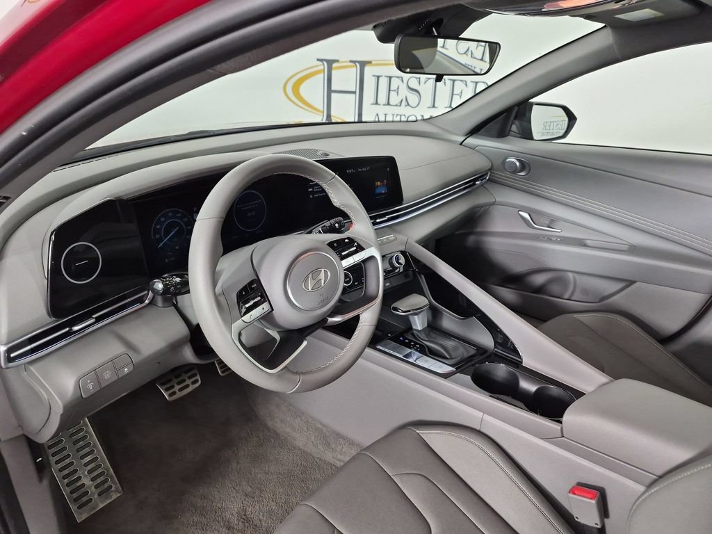 Used 2025 Hyundai Elantra SEL FWD image 18