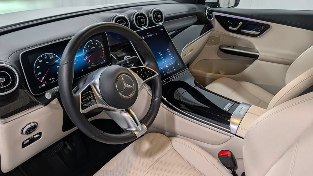 Used 2024 Mercedes-Benz GLC 300 4MATIC image 18