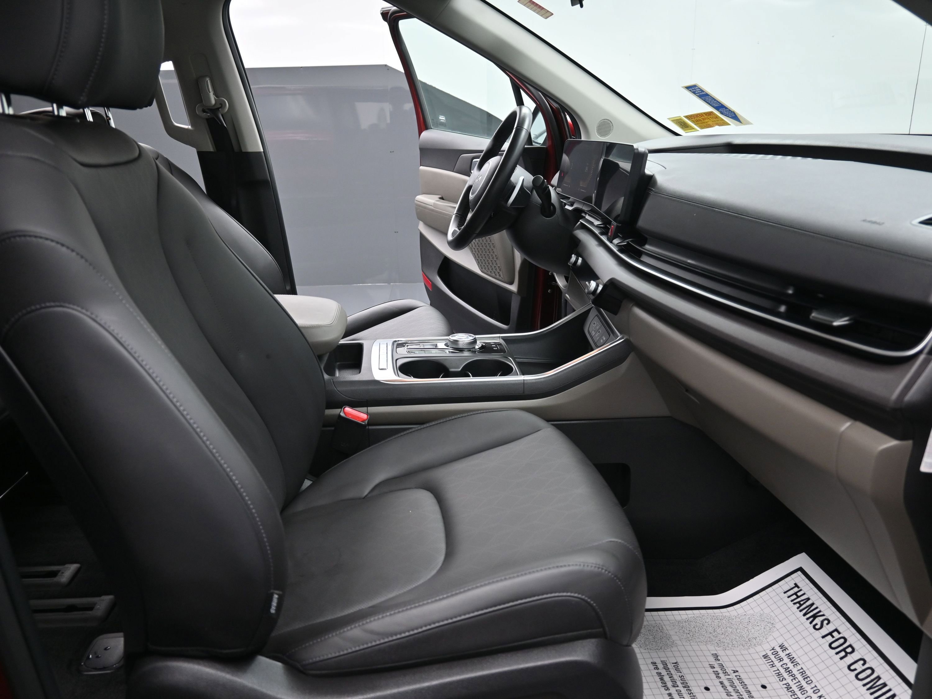 Used 2025 Kia Carnival EX image 32