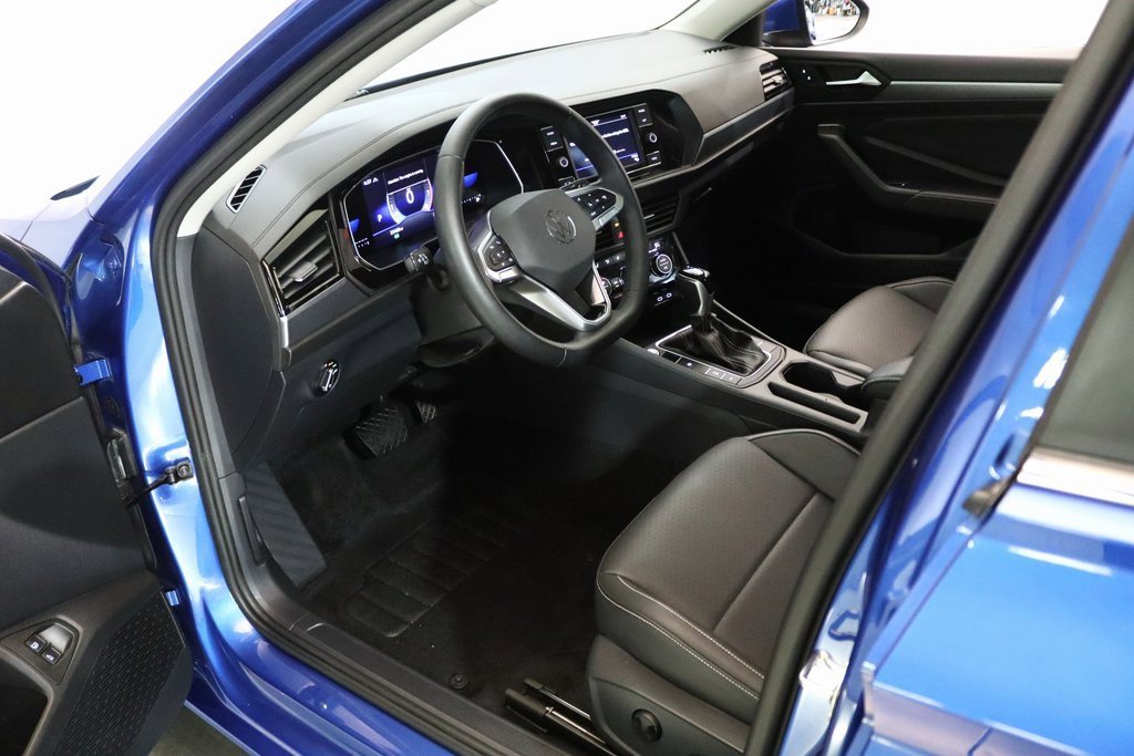 Used 2024 Volkswagen Jetta SE w/ Panoramic Sunroof Package image 13