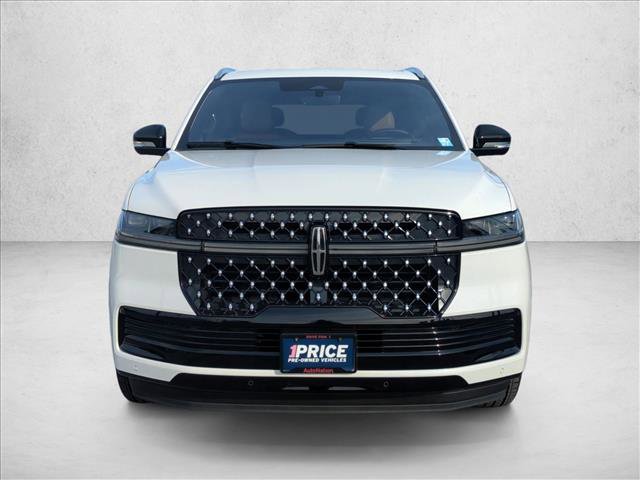 Used 2025 Lincoln Navigator Black Label image 2