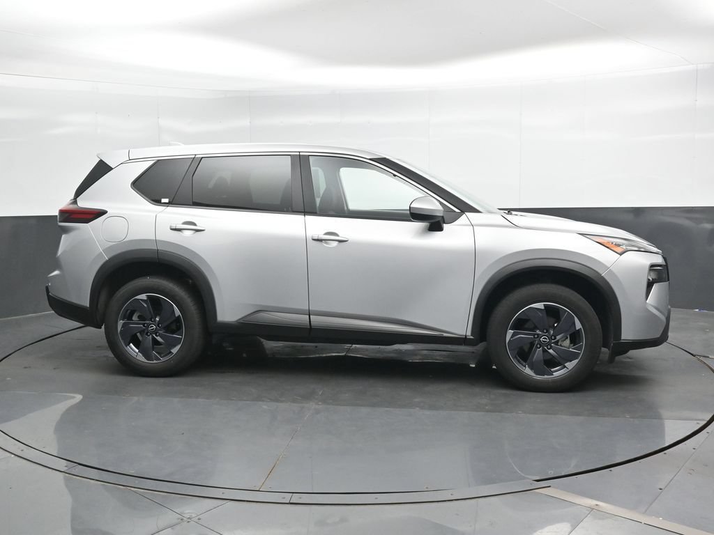 Used 2024 Nissan Rogue SV FWD image 4