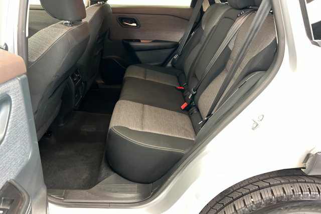 Used 2021 Nissan Rogue SV image 21