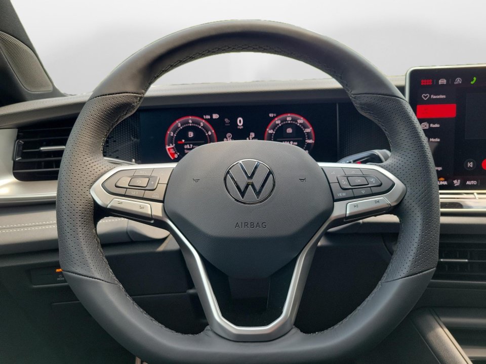 New 2026 Volkswagen Tiguan SE R-Line FWD image 10