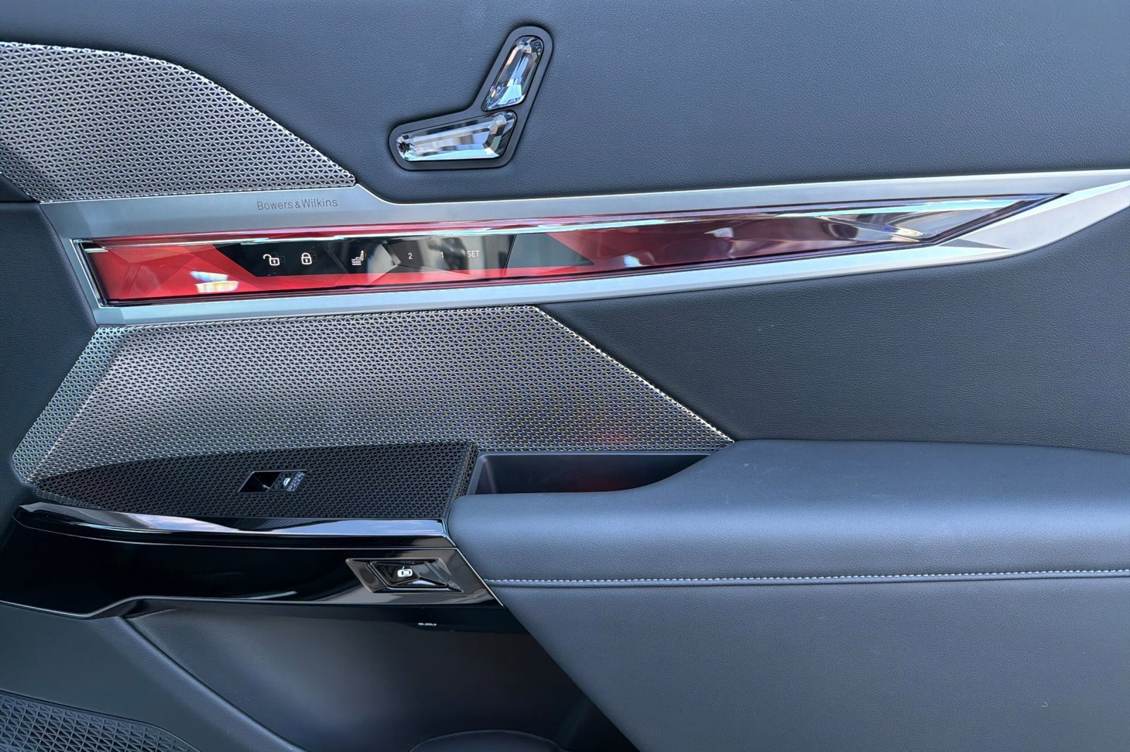 Certified 2023 BMW 740i image 21