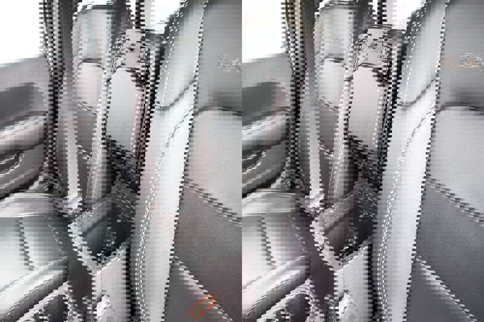 Used 2018 Jeep Wrangler Unlimited Sahara w/ Uconnect 4C Nav & Sound Group image 8