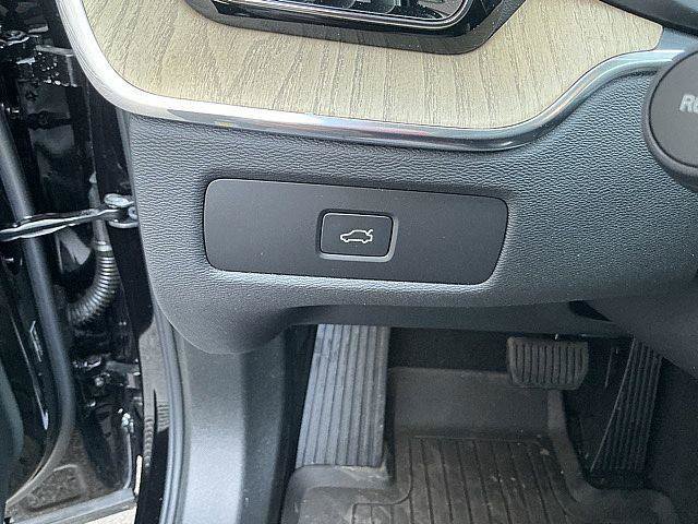 New 2026 Volvo XC60 B5 Plus w/ Climate Package AWD/4WD image 17